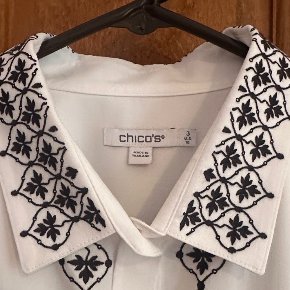 Chico's Women’s White Shirt with Black Embroidery Chico’s size 3 - Picture 3 of 4